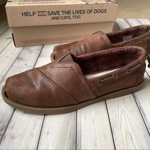 Slip-on memory foam shoes